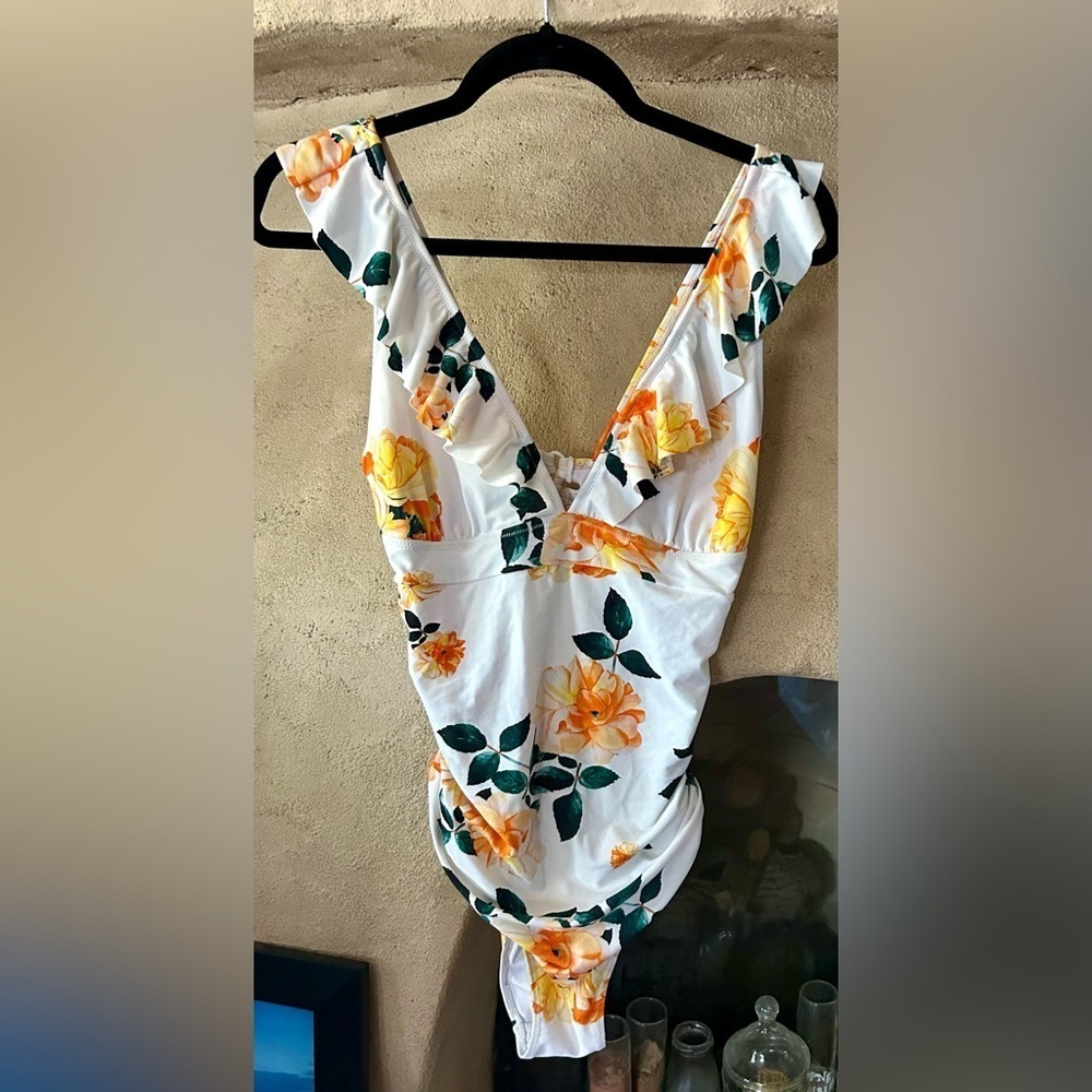 Cupshe Elegant Sunny Flower Ruffled Lace-Back One Piece Swimsuit EUC - Picture 3 of 6